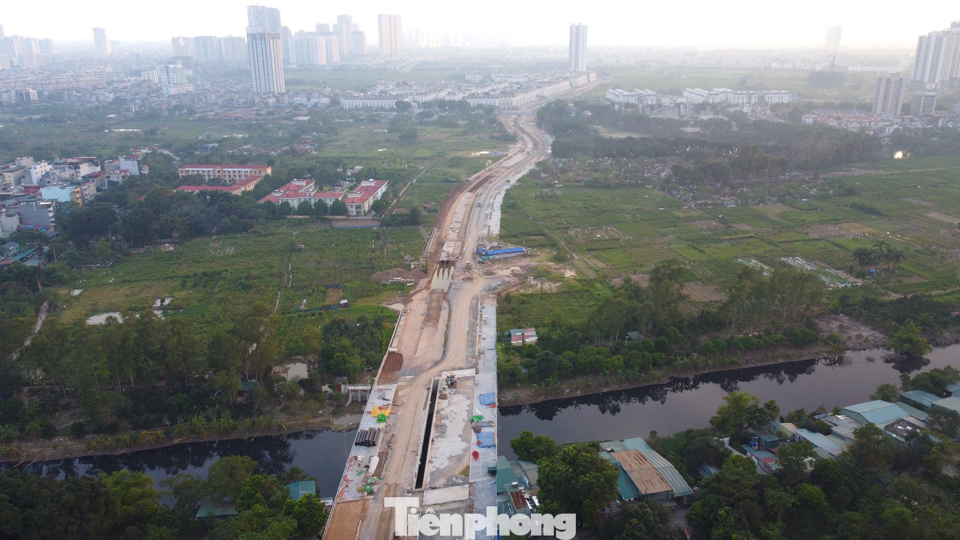 Đoạn còn từ đường Sa Đôi đến cuối tuyến còn ngổn ngang, kết cấu mặt đường chưa hoàn thiện. Đoạn còn từ đường Sa Đôi đến cuối tuyến còn ngổn ngang, kết cấu mặt đường chưa hoàn thiện.