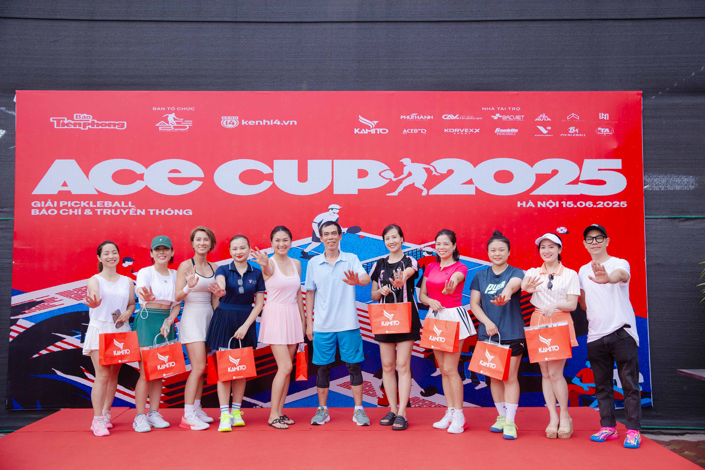 Đồng hành với giải đấu năm nay, thương hiệu Kamito hỗ trợ quà tặng hấp dẫn bao gồm giày và vợt trao tặng cho các vận động viên. Đồng hành với giải đấu năm nay, thương hiệu Kamito hỗ trợ quà tặng hấp dẫn bao gồm giày và vợt trao tặng cho các vận động viên.