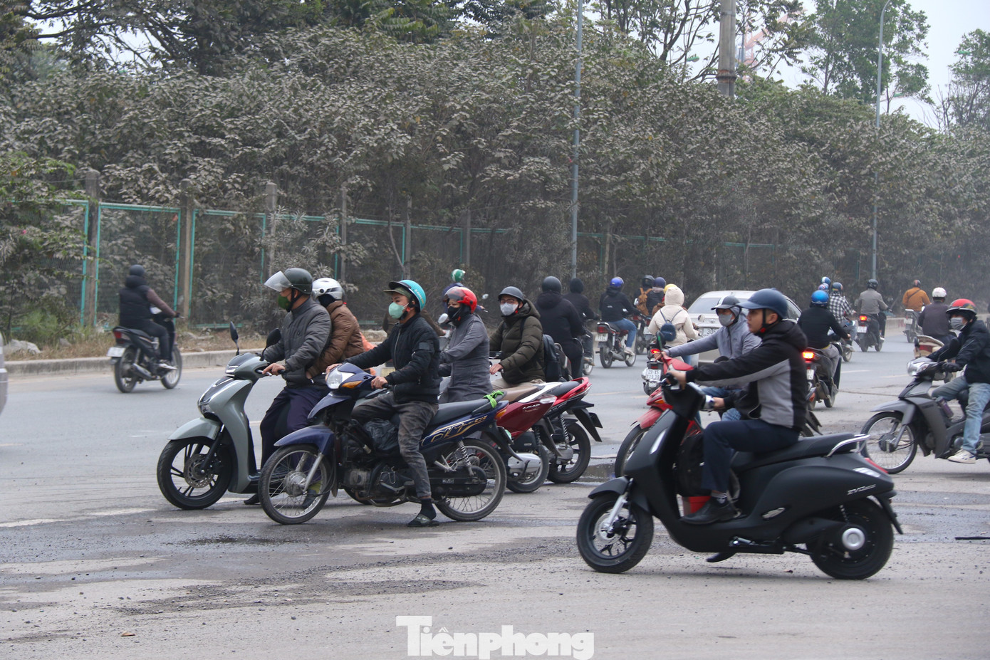 Theo phương án tổ chức giao thông mới, Sở Giao thông Vận tải Hà Nội đã đề nghị lực lượng cảnh sát giao thông, thanh tra giao thông và các địa phương dọc tuyến bố trí lực lượng hướng dẫn phân luồng nhằm đảm bảo an toàn giao thông, tránh gây ùn tắc; tăng cường kiểm tra, xử lý các trường hợp vi phạm về trật tự an toàn giao thông trên tuyến đường nút giao lân cận.