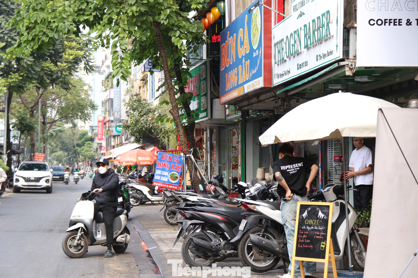 Theo UBND quận Đống Đa, khu vực tuyến phố ẩm thực có khó khăn về chỗ để xe. Trong thời gian tới, phường Thịnh Quang và Trung Liệt sẽ đảm bảo trật tự tại khu vực.