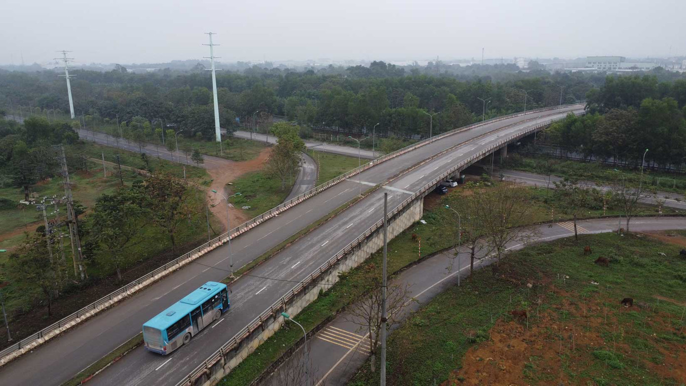 Với Quy hoạch thủ đô thời kỳ 2021-2025, tầm nhìn đến năm 2050, vừa được HĐND TP Hà Nội thông qua ngày 29/3, trong thời gian tới, UBND TP Hà Nội sẽ tập trung chỉ đạo để hoàn thành toàn bộ công tác giải phóng mặt bằng Khu công nghệ cao Hòa Lạc trong năm 2024; đồng thời sẽ dành nguồn lực để đầu tư cơ sở hạ tầng và tiếp tục nghiên cứu ban hành cơ chế, chính sách đặc thù, vượt trội nhằm xây dựng và phát triển Khu công nghệ cao Hòa Lạc trở thành hạt nhân của cả nước về đổi mới sáng tạo, nghiên cứu, phát triển, chuyển giao công nghệ và giữ vai trò hạt nhân, vùng lõi của đô thị Hòa Lạc trong tương lai.