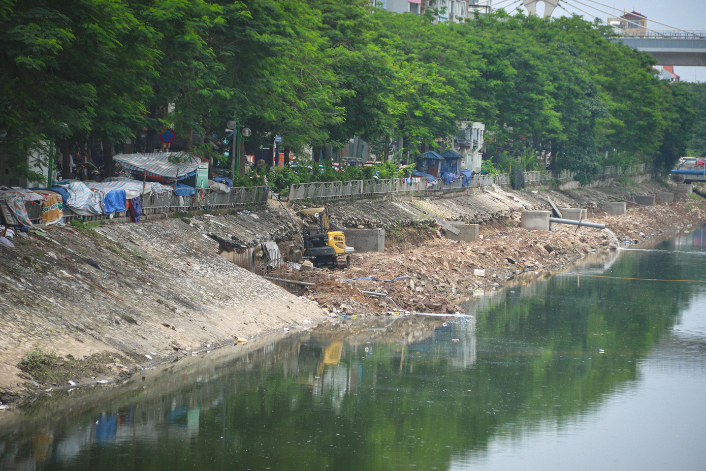 Màu nước thay đổi đã mang đến cảm giác sạch sẽ hơn cho dòng sông.