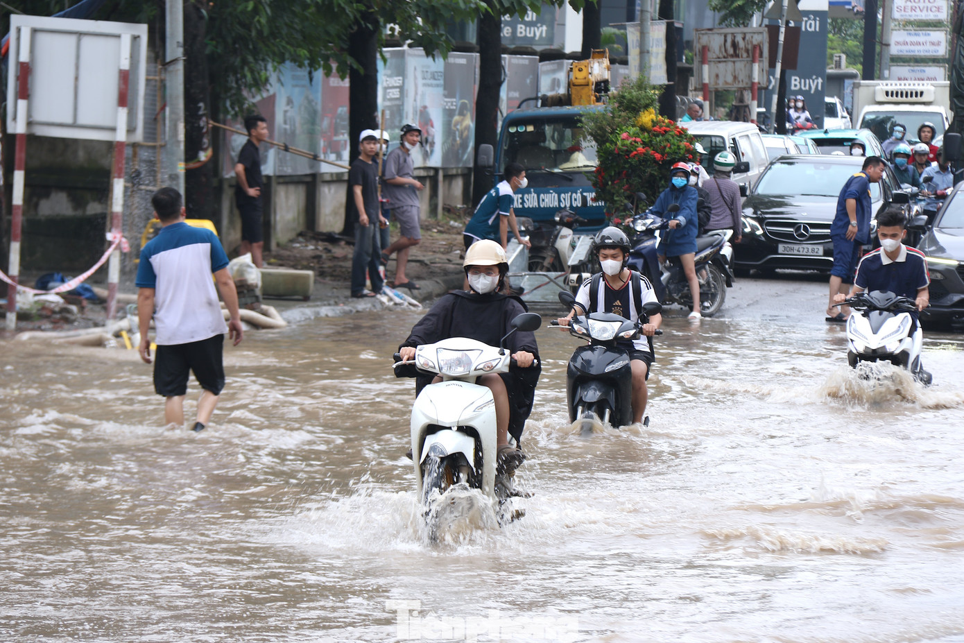 Việc di chuyển diễn ra vô cùng khó khăn.