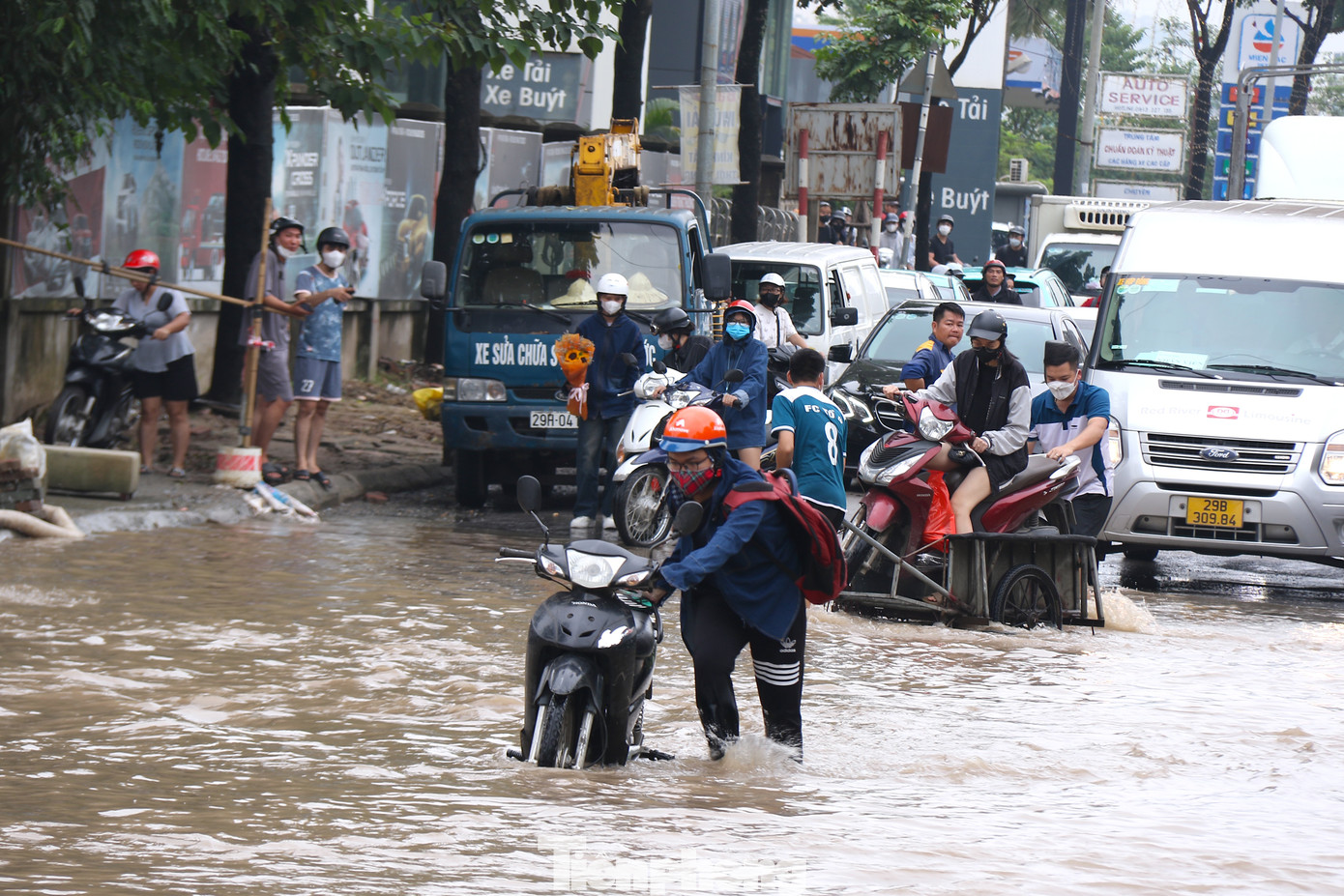 Việc di chuyển diễn ra vô cùng khó khăn.