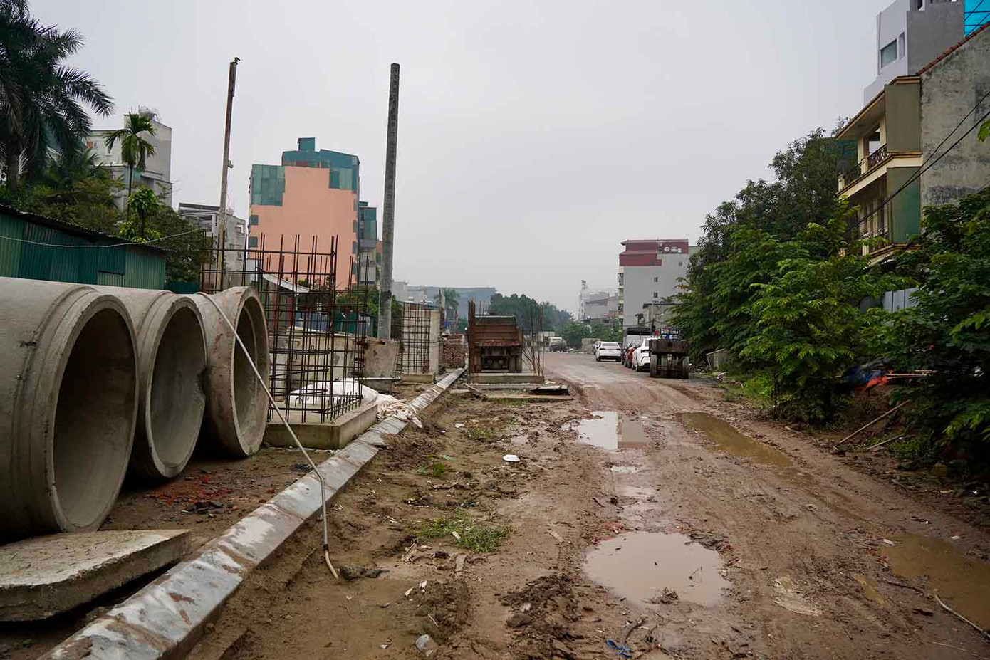 Tuy nhiên, sau 10 năm từ ngày khởi động, tuyến đường Đỗ Đức Dục - Mễ Trì vẫn còn dang dở.