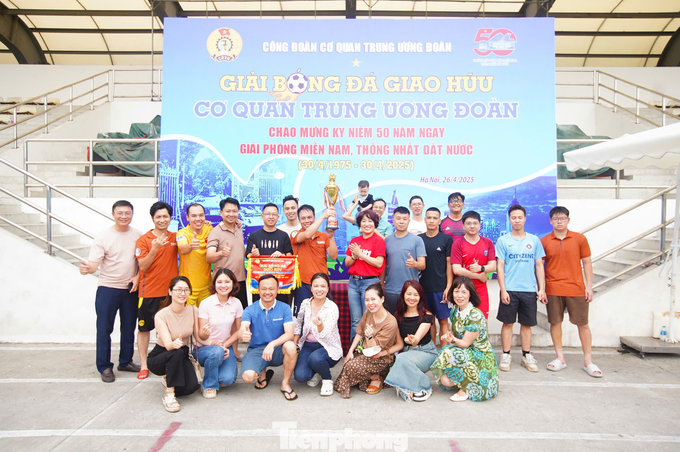 Báo Tiền Phong giành Cup vô địch giải Bóng đá cơ quan TƯ Đoàn 2025.