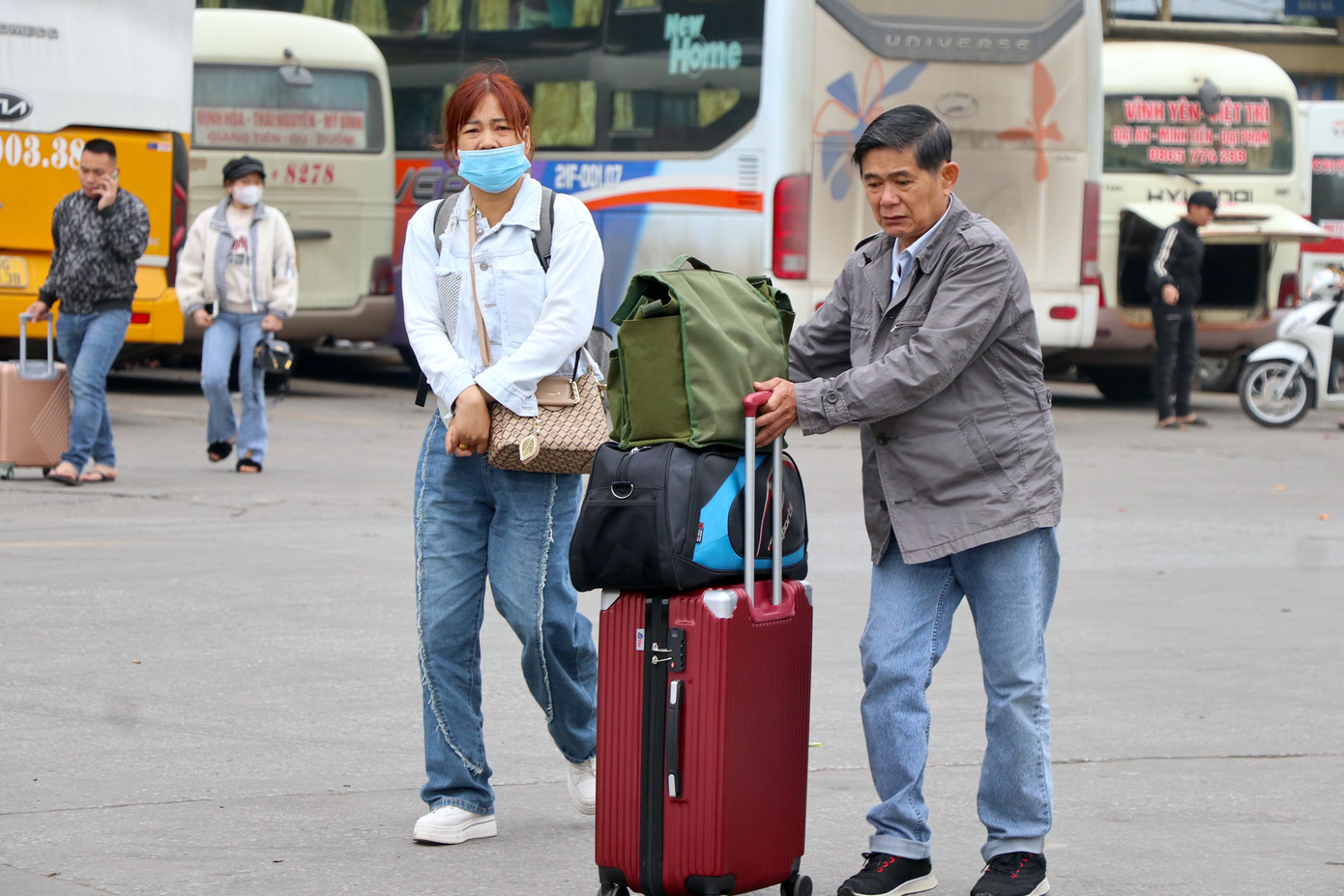 Để phục vụ cho dịp Tết Nguyên đán Tân Mão, các bến xe có lượng khách trung chuyển lớn nhất Hà Nội như Mỹ Đình, Giáp Bát, Gia Lâm đều yêu cầu các nhà xe tăng thêm hàng trăm chuyến.