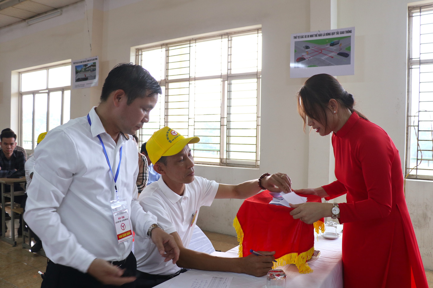 Thí sinh bốc thăm câu hỏi và có thời gian 5 phút để chuẩn bị.