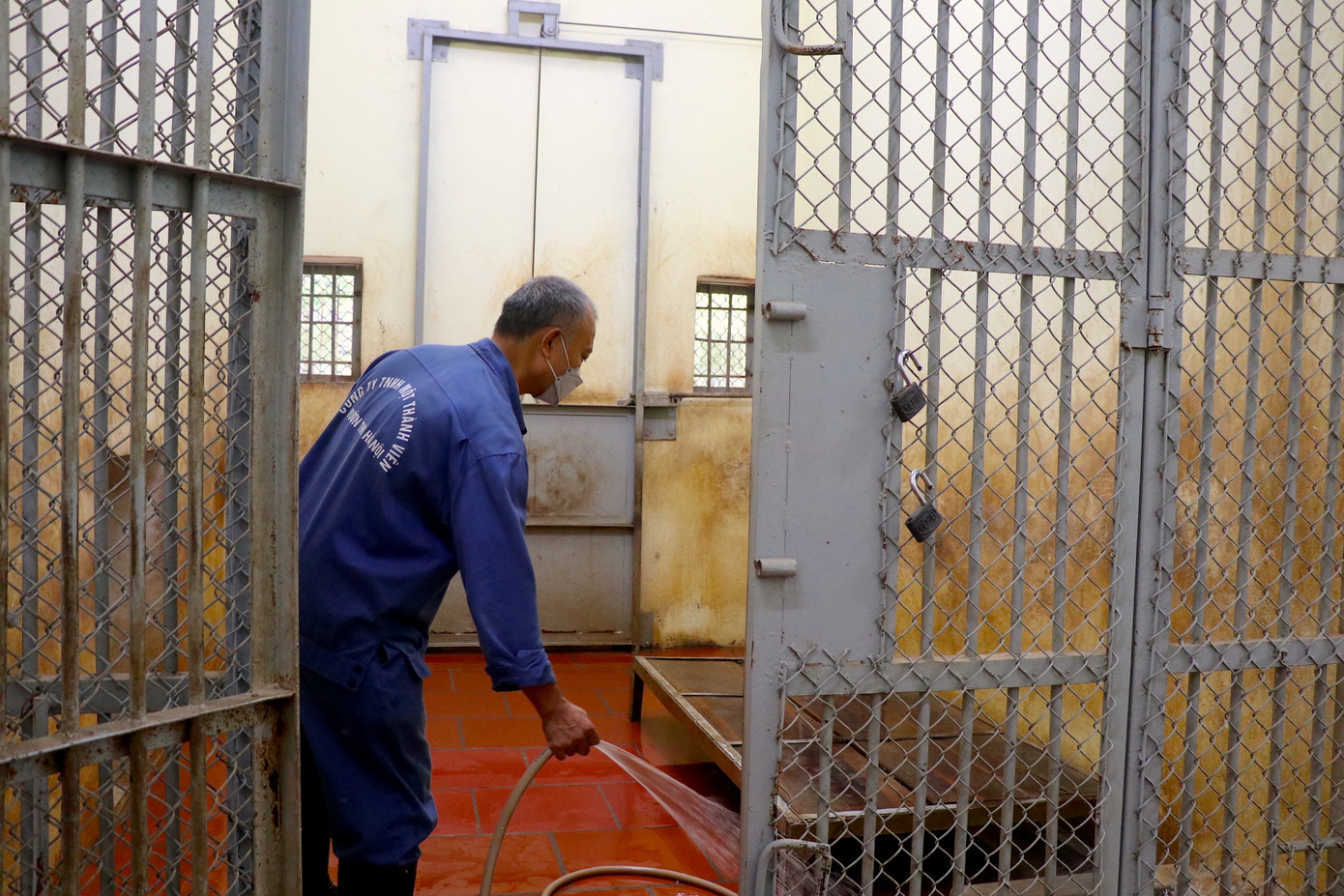 Khu vực chuồng trại được vệ sinh sạch sẽ mỗi ngày.