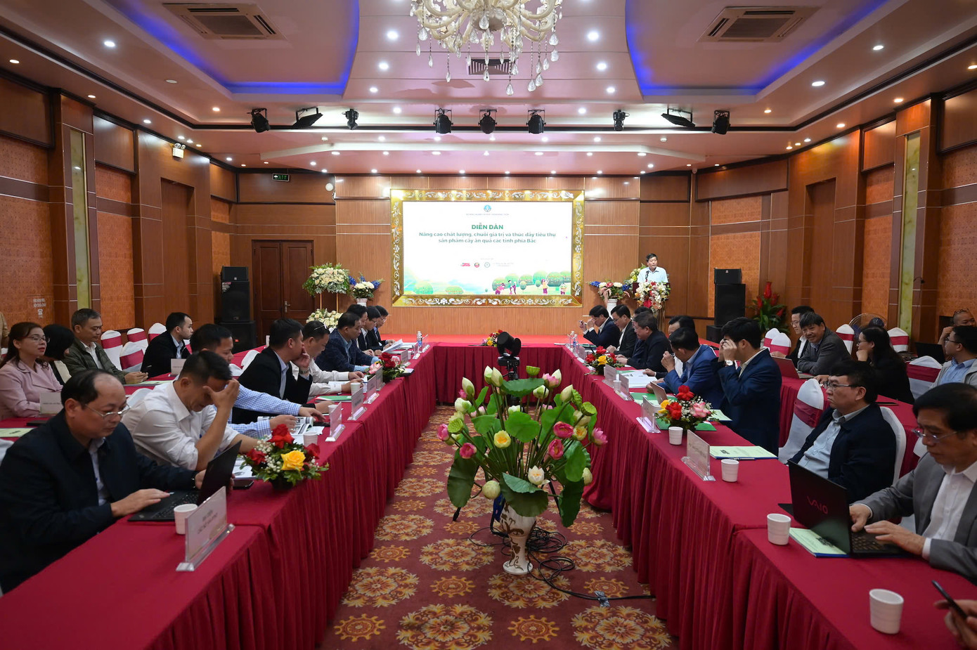 Nhiều ý kiến được đưa ra tại diễn đàn nhằm nâng cao chất lượng, chuỗi giá trị và thúc đẩy tiêu thụ sản phẩm cây ăn quả các tỉnh phía Bắc. Nhiều ý kiến được đưa ra tại diễn đàn nhằm nâng cao chất lượng, chuỗi giá trị và thúc đẩy tiêu thụ sản phẩm cây ăn quả các tỉnh phía Bắc.