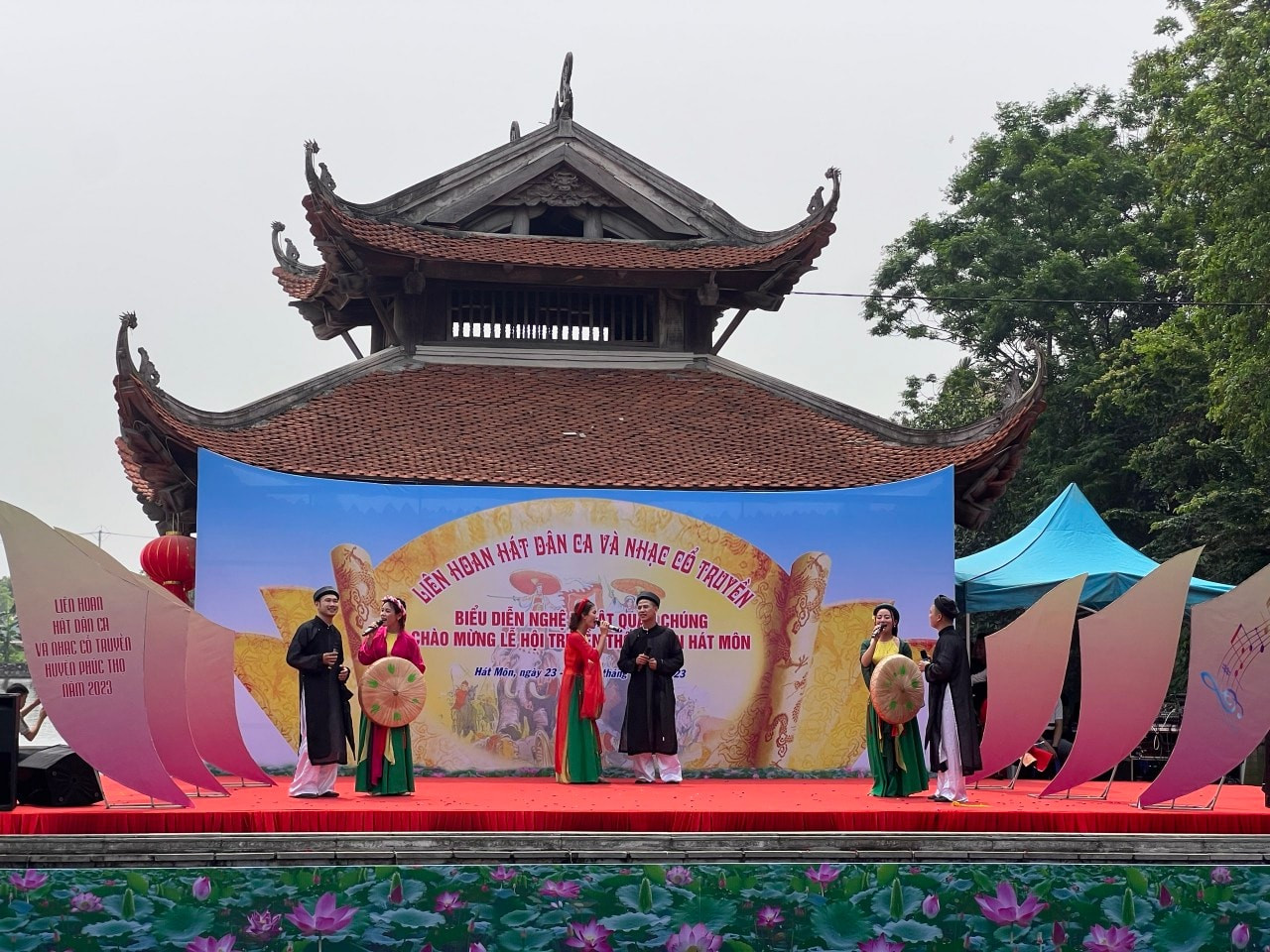 Di tích Quốc gia đặc biệt đền Hát Môn là điểm đến du lịch hấp dẫn của huyện Phúc Thọ.