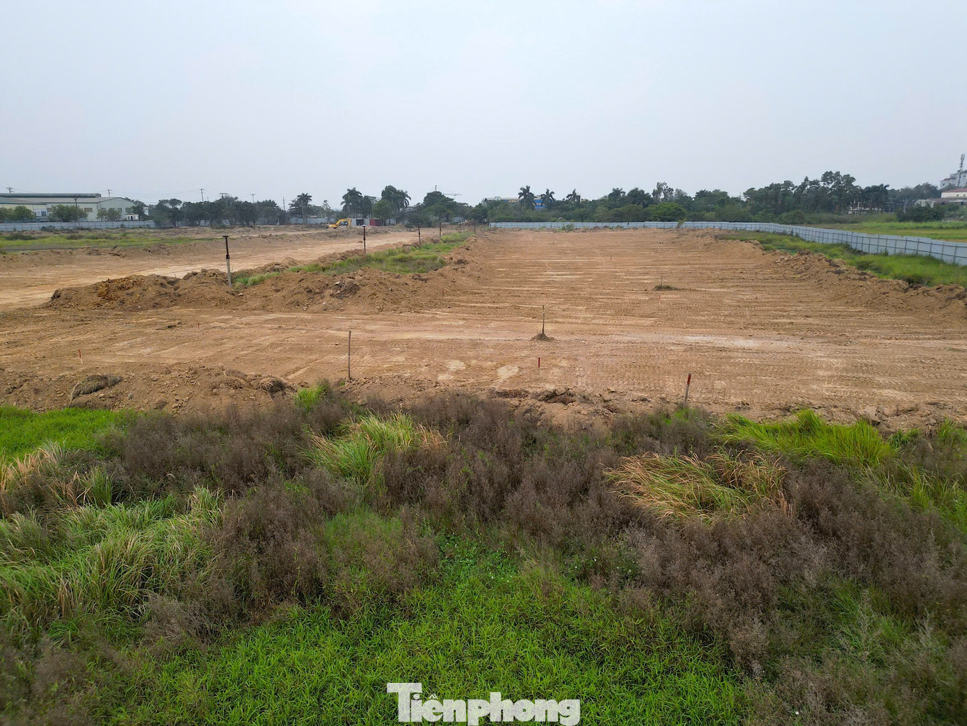 Nền đất xây dựng bến xe khách Đông Anh.