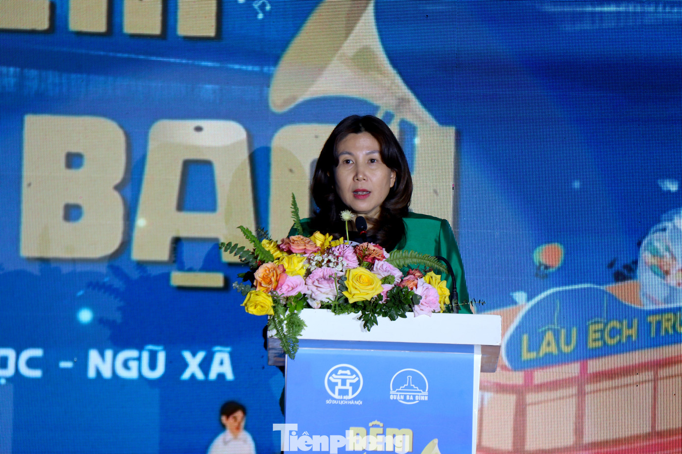 Phát biểu khai mạc chương trình, Giám đốc Sở Du lịch Hà Nội Đặng Hương Giang cho biết, chương trình quảng bá du lịch “Đêm Trúc Bạch 2024” có ý nghĩa quan trọng trong việc tiếp tục khẳng định nỗ lực và vai trò của Thành phố đối với việc tập trung phát triển kinh tế đêm thông qua các sản phẩm du lịch, nhằm khai thác tiềm năng của Thủ đô một cách toàn diện và bền vững. Đêm Hà Nội, với sự lung linh của ánh đèn và hơi thở lịch sử qua từng góc phố, là một mô hình độc đáo, giúp du khách khám phá một Hà Nội rất khác - một Hà Nội quyến rũ, đậm chất thơ và sâu lắng. Phát biểu khai mạc chương trình, Giám đốc Sở Du lịch Hà Nội Đặng Hương Giang cho biết, chương trình quảng bá du lịch “Đêm Trúc Bạch 2024” có ý nghĩa quan trọng trong việc tiếp tục khẳng định nỗ lực và vai trò của Thành phố đối với việc tập trung phát triển kinh tế đêm thông qua các sản phẩm du lịch, nhằm khai thác tiềm năng của Thủ đô một cách toàn diện và bền vững. Đêm Hà Nội, với sự lung linh của ánh đèn và hơi thở lịch sử qua từng góc phố, là một mô hình độc đáo, giúp du khách khám phá một Hà Nội rất khác - một Hà Nội quyến rũ, đậm chất thơ và sâu lắng.