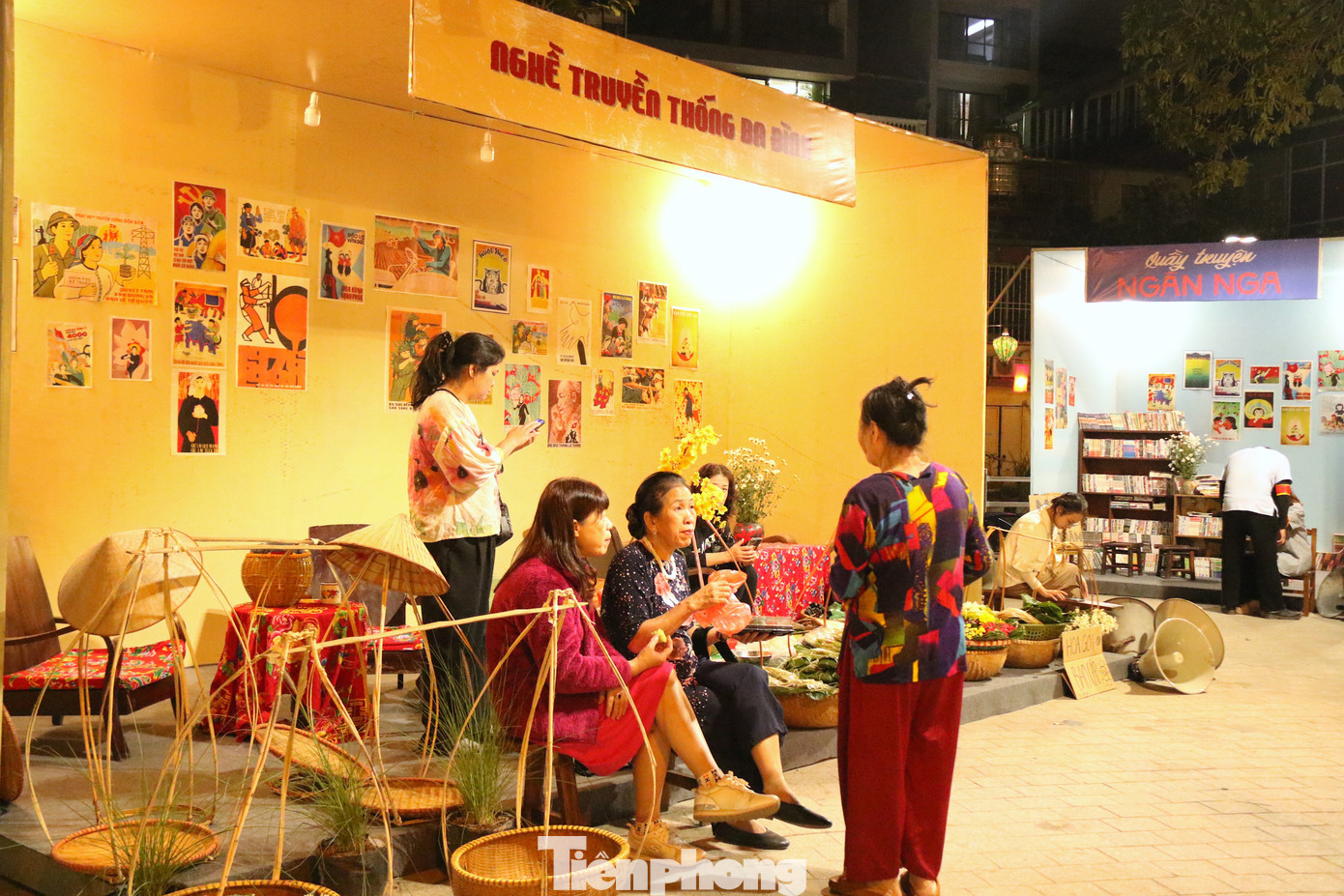 Tại không gian du lịch đảo Ngọc Ngũ Xã, chương trình “Đêm Trúc Bạch” mang đến trải nghiệm thú vị với nguồn cảm hứng từ thời bao cấp, tái hiện đời sống hằng ngày của người dân trong giai đoạn lịch sử này. Tại không gian du lịch đảo Ngọc Ngũ Xã, chương trình “Đêm Trúc Bạch” mang đến trải nghiệm thú vị với nguồn cảm hứng từ thời bao cấp, tái hiện đời sống hằng ngày của người dân trong giai đoạn lịch sử này.