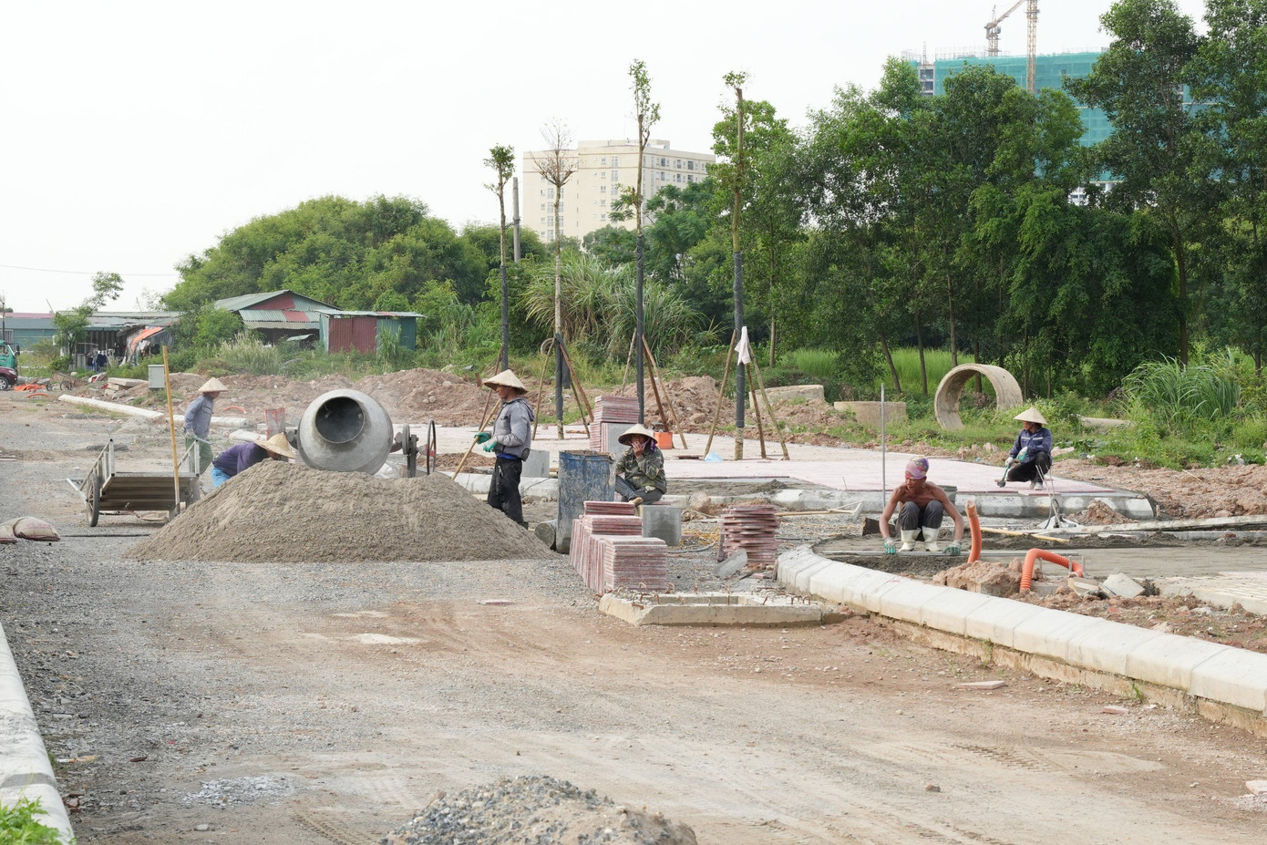 Theo thiết kế, dự án có chiều dài 5,6 km, tốc độ tối đa 80 km/h, quy mô mặt cắt ngang 60 m. Sau khi hoàn thiện, dự án được kỳ vọng giảm bớt gánh nặng giao thông cho đường Vành đai 3 và góp phần làm thay đổi diện mạo của khu vực phía Tây Thủ đô.