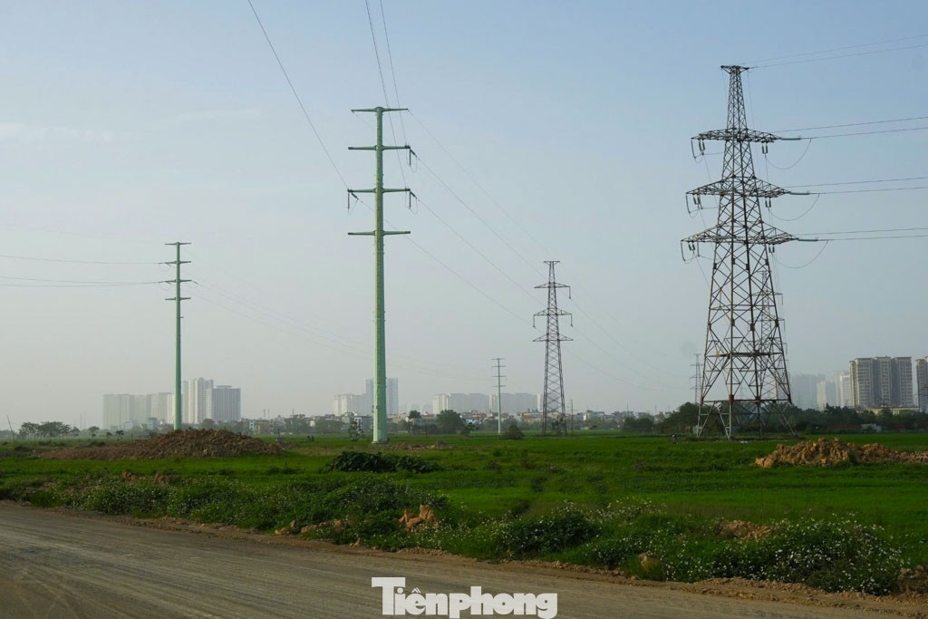 Các công trình cản trở chủ yếu là khu dân cư, nhà xưởng và hạ tầng kỹ thuật ngầm, nổi, nhất là đường điện cao áp chạy qua khu vực.