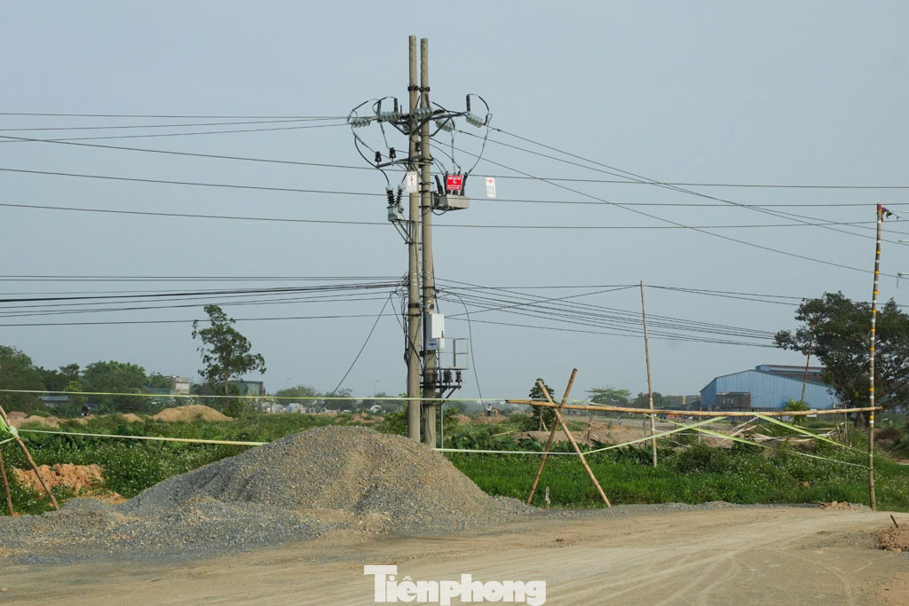 Mặt bằng vành đai 4 qua phường Phú Lương, quận Hà Đông ngổn ngang do chưa thể thi công.
