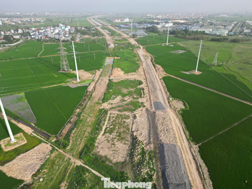 Một số đoạn mặt bằng tại gói thầu số 10 - xây dựng đường song hành qua địa bàn quận Hà Đông và huyện Thanh Oai vẫn chưa được giải phóng.