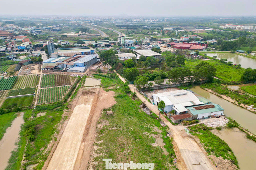 Tuy nhiên, đến ngày 16/4, công tác thu hồi giải phóng mặt bằng tại các địa phương vẫn chưa được hoàn thiện tại các huyện: Mê Linh, Sóc Sơn, Hoài Đức, Đan Phượng, Hà Đông, Thanh Oai, Thường Tín.