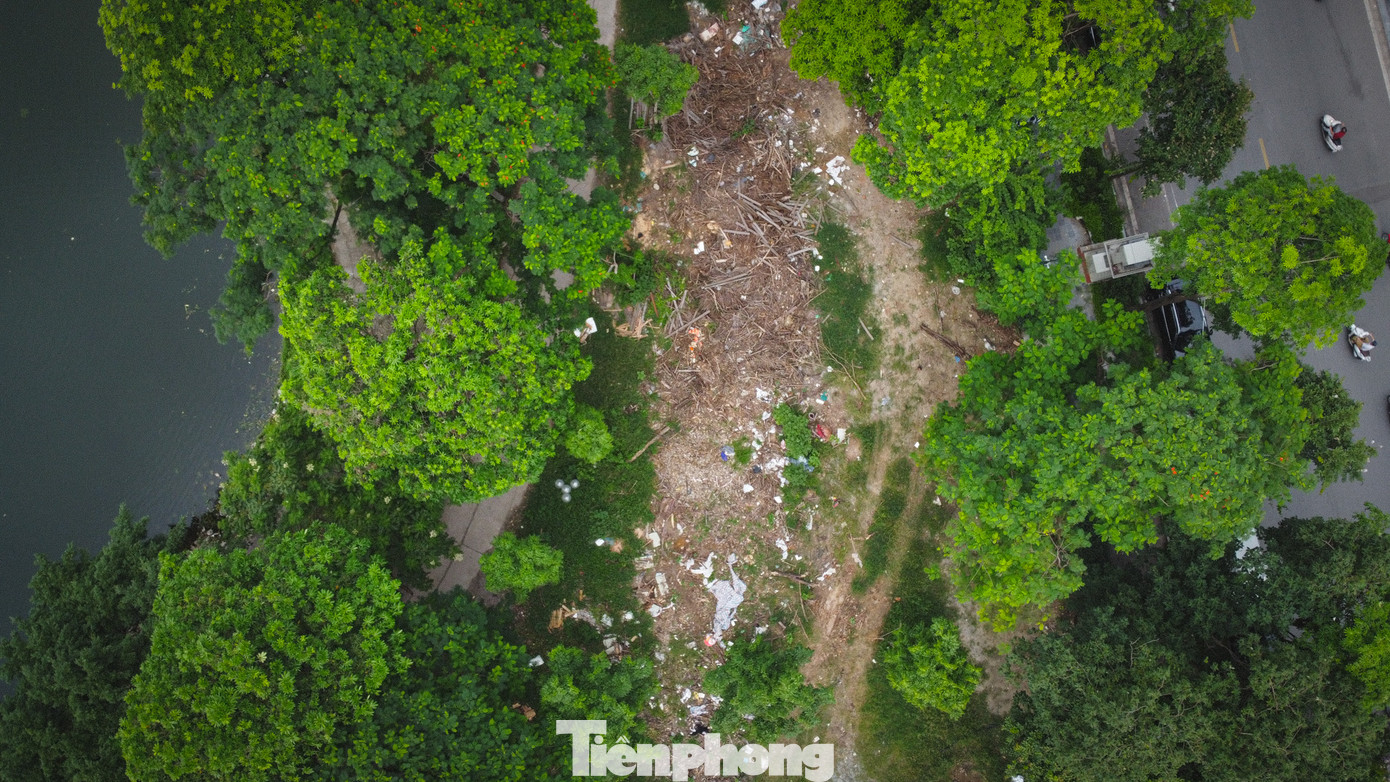 Bên cạnh đó, sau cơn bão số 3, công viên được sử dụng tạm thời làm nơi chứa cây xanh gãy đổ nhưng đến nay vẫn chưa được dọn dẹp, gây mất mỹ quan và ảnh hưởng đến môi trường, cản trở người dân trong việc sử dụng khuôn viên công viên. Bên cạnh đó, sau cơn bão số 3, công viên được sử dụng tạm thời làm nơi chứa cây xanh gãy đổ nhưng đến nay vẫn chưa được dọn dẹp, gây mất mỹ quan và ảnh hưởng đến môi trường, cản trở người dân trong việc sử dụng khuôn viên công viên.