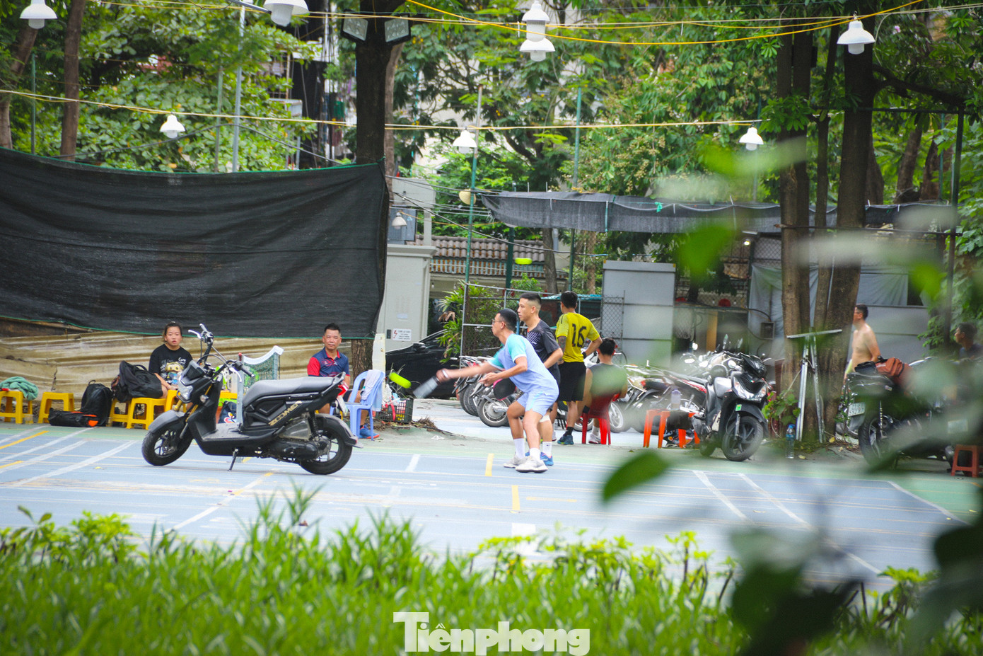 Dù công trình nằm trong diện sai phạm, nơi đây vẫn có người đến chơi tennis và pickleball hằng ngày. Dù công trình nằm trong diện sai phạm, nơi đây vẫn có người đến chơi tennis và pickleball hằng ngày.