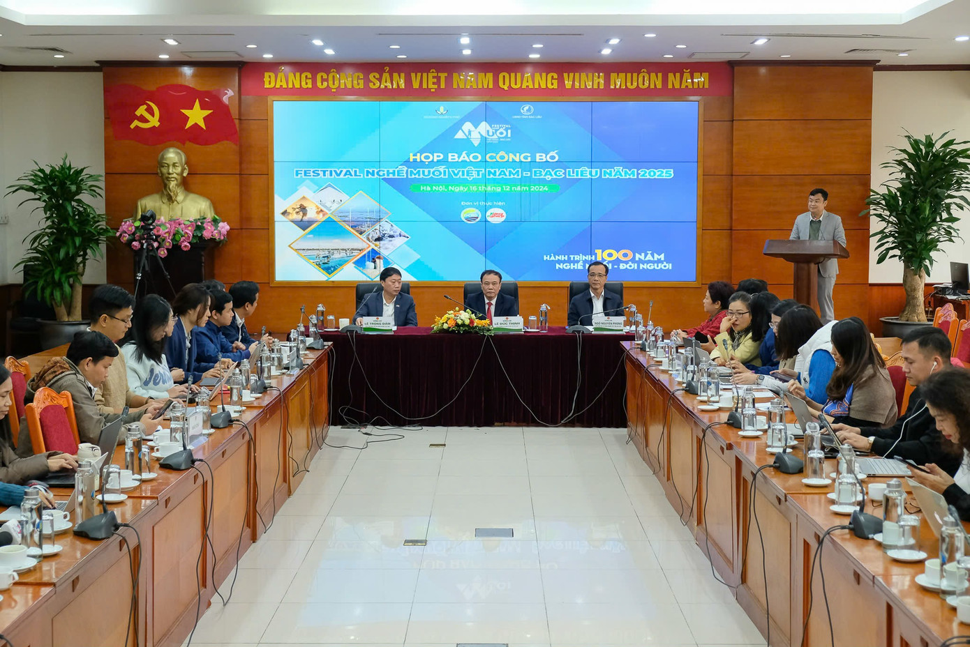 Quang cảnh buổi họp báo.