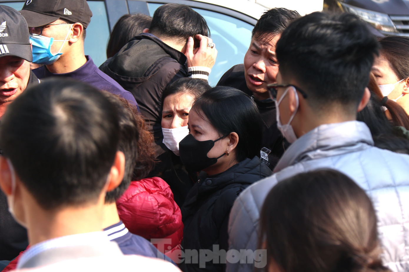 Về trách nhiệm của những người liên quan vụ cháy, trao đổi với báo Tiền Phong, lãnh đạo UBND quận Bắc Từ Liêm cho biết, hiện tại quận tập trung lực lượng cấp cứu, lo tang lễ cho gia đình nạn nhân. Quận ủy, UBND Quận đã giao cho công an quận phối hợp điều tra, làm rõ nguyên nhân và xử lý theo quy định pháp luật.