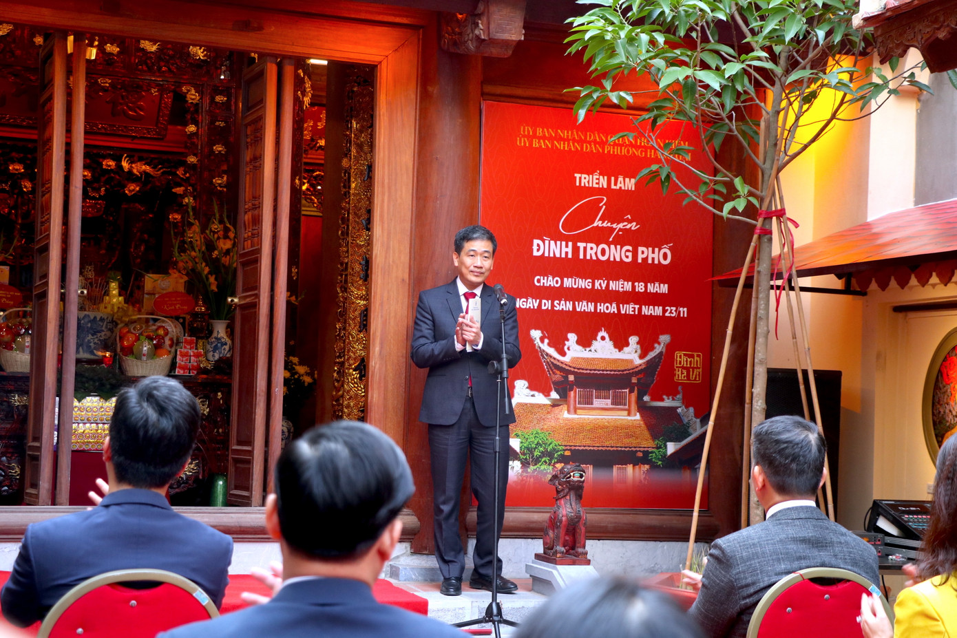 Phó Chủ tịch UBND quận Hoàn Kiếm Nguyễn Quốc Hoàn phát biểu trong lễ khai mạc Phó Chủ tịch UBND quận Hoàn Kiếm Nguyễn Quốc Hoàn phát biểu trong lễ khai mạc