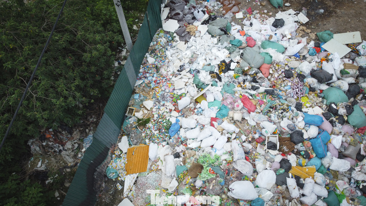 Hiện, địa phương đang tích cực tuyên truyền, hỗ trợ người dân kê khai thuế, hướng dẫn lập hóa đơn điện tử, đồng thời phối hợp xử lý các trường hợp vi phạm về nguồn gốc, chất lượng sản phẩm nhằm đảm bảo môi trường kinh doanh lành mạnh.