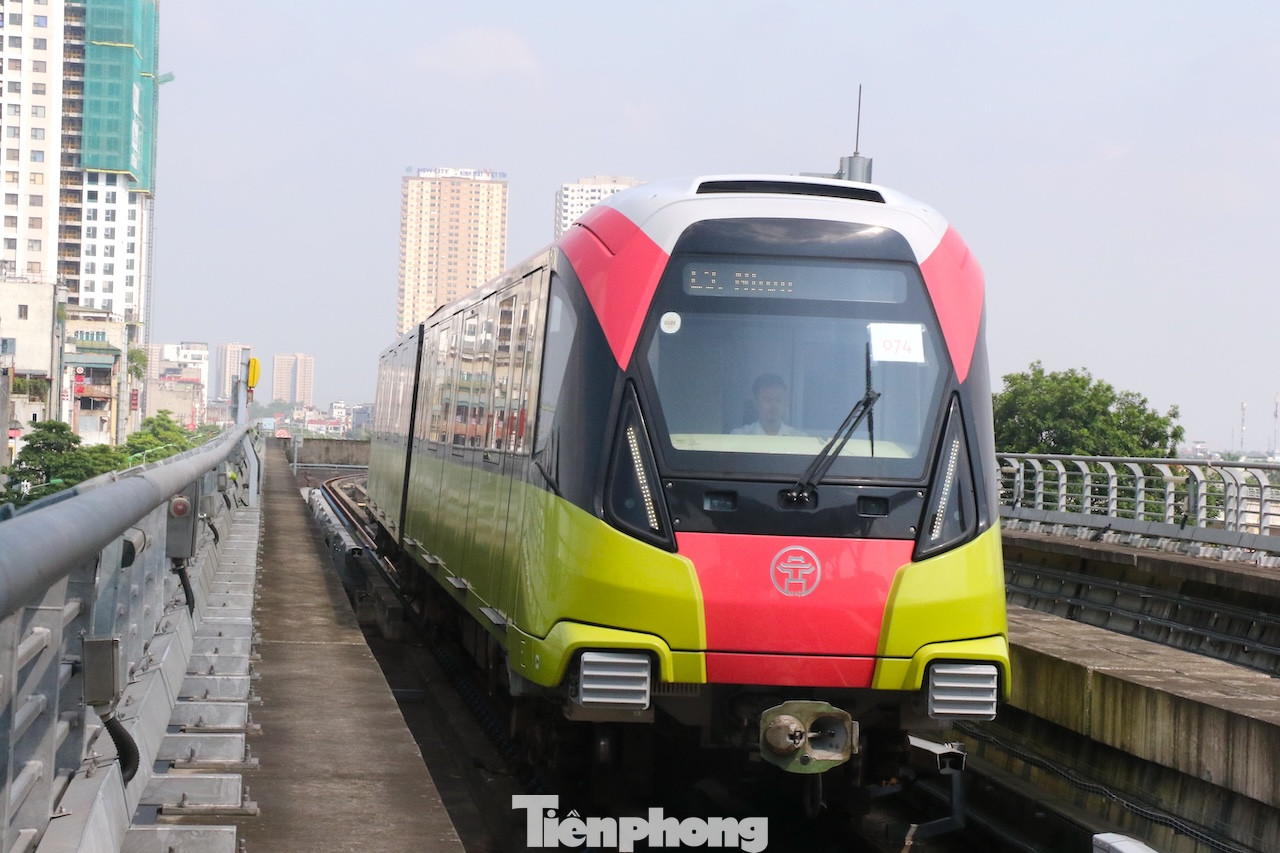 Theo thiết kế kỹ thuật tuyến Metro Nhổn - Ga Hà Nội đoạn trên cao, mỗi đoàn tàu cấu tạo gồm 4 toa, mỗi toa chở được 236 hành khách, mỗi chuyến chở được 944 hành khách. Theo thiết kế kỹ thuật tuyến Metro Nhổn - Ga Hà Nội đoạn trên cao, mỗi đoàn tàu cấu tạo gồm 4 toa, mỗi toa chở được 236 hành khách, mỗi chuyến chở được 944 hành khách.
