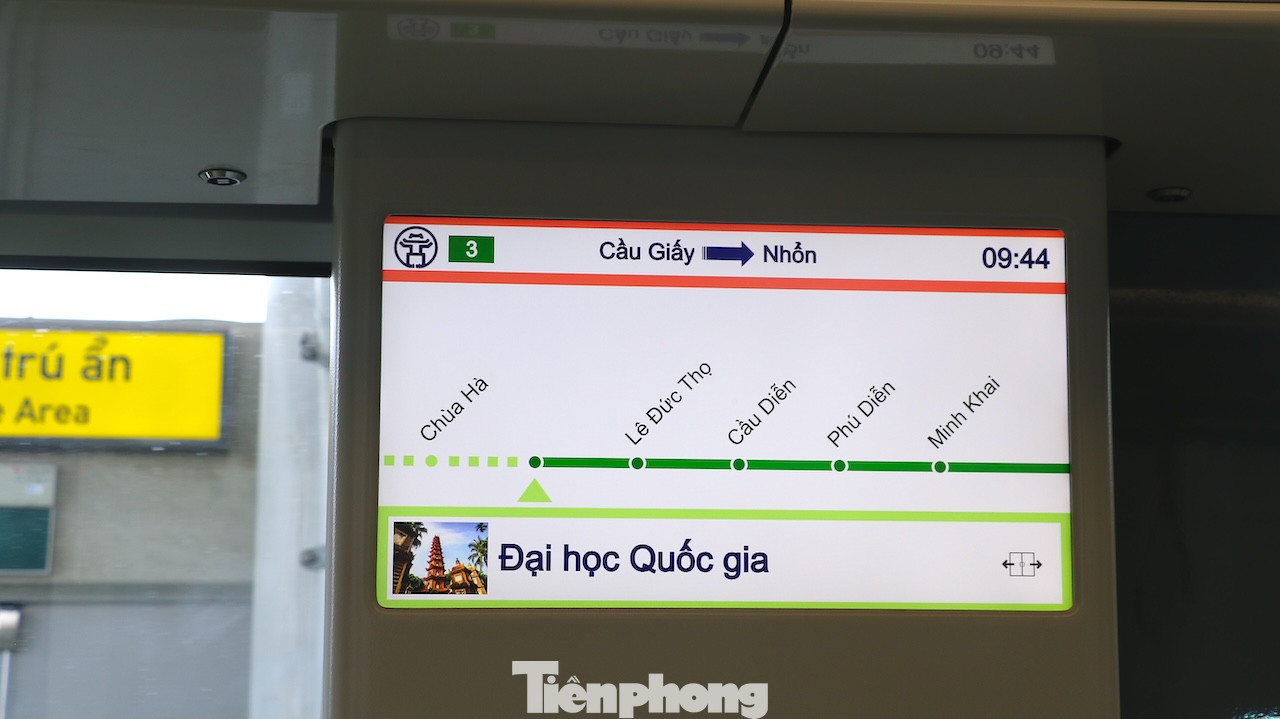"Toàn bộ tuyến đường sắt đô thị Nhổn - ga Hà Nội có 12,5 km. Hiện nay chúng tôi đã hoàn thành toàn bộ 8,5 km đoạn đi trên cao. Đối với 4 km tuyến đi ngầm, đơn vị vẫn đang tiếp tục triển khai thi công. Theo kế hoạch, toàn bộ đoạn hầm này hoàn thành vào tháng 11/2025, sau đó các nhà thầu thiết bị sẽ tiến hành lắp đặt vào các nhà ga cũng như lắp đặt đường ray để vận hành toàn bộ dự án vào năm 2027 theo đúng tiến độ mà Thủ tướng Chính phủ đã phê duyệt", Phó trưởng Ban Quản lý Đường sắt đô thị Hà Nội nhận định. "Toàn bộ tuyến đường sắt đô thị Nhổn - ga Hà Nội có 12,5 km. Hiện nay chúng tôi đã hoàn thành toàn bộ 8,5 km đoạn đi trên cao. Đối với 4 km tuyến đi ngầm, đơn vị vẫn đang tiếp tục triển khai thi công. Theo kế hoạch, toàn bộ đoạn hầm này hoàn thành vào tháng 11/2025, sau đó các nhà thầu thiết bị sẽ tiến hành lắp đặt vào các nhà ga cũng như lắp đặt đường ray để vận hành toàn bộ dự án vào năm 2027 theo đúng tiến độ mà Thủ tướng Chính phủ đã phê duyệt", Phó trưởng Ban Quản lý Đường sắt đô thị Hà Nội nhận định.