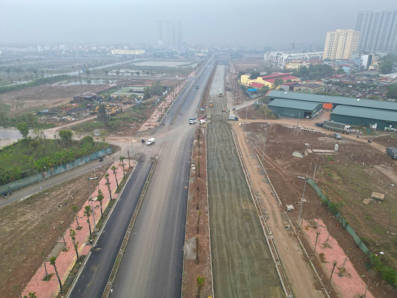 Hai tuyến đường đoạn qua đây hiện được bố trí 10 làn xe chạy.