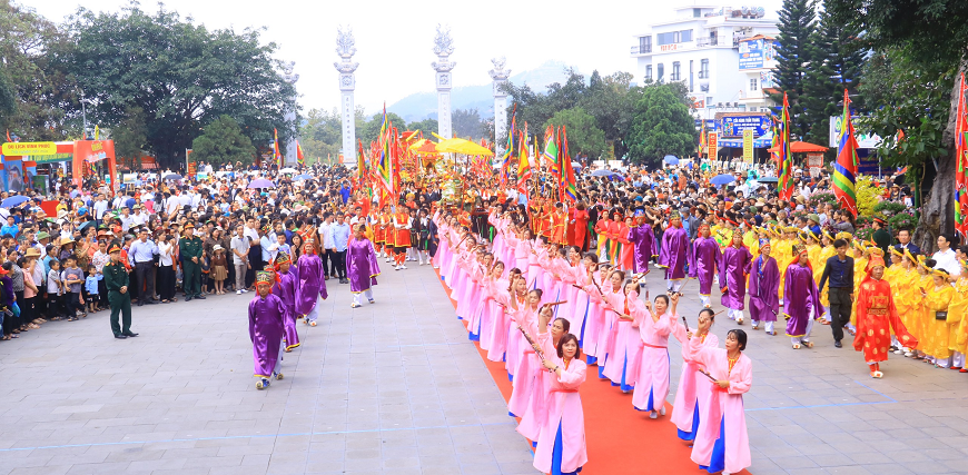 Trong những năm qua, Vĩnh Phúc luôn nỗ lực bảo tồn và phát huy các giá trị văn hoá tinh thần mang đậm bản sắc địa phương. Trong những năm qua, Vĩnh Phúc luôn nỗ lực bảo tồn và phát huy các giá trị văn hoá tinh thần mang đậm bản sắc địa phương.