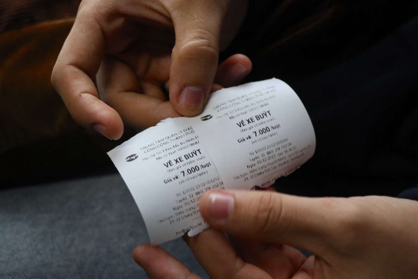 Hiện có 2 loại vé điện tử được áp dụng trong đợt thí điểm này: đối với vé tháng, vé liên tuyến có dạng thẻ cứng; đối với vé lượt đang áp dụng dạng tròn giống đồng xu và vé giấy được in trực tiếp từ thiết bị của nhân viên phụ xe.