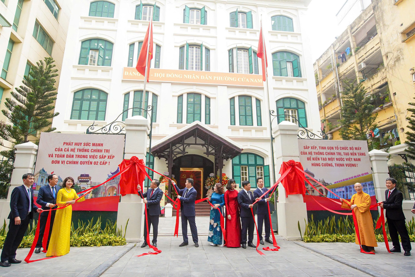 Chiều 30/6, Chủ tịch UBND TP Hà Nội Trần Sỹ Thanh dự lễ khánh thành trụ sở mới và kiểm tra công tác vận hành chính quyền phường Cửa Nam, Hoàn Kiếm và Hai Bà Trưng.