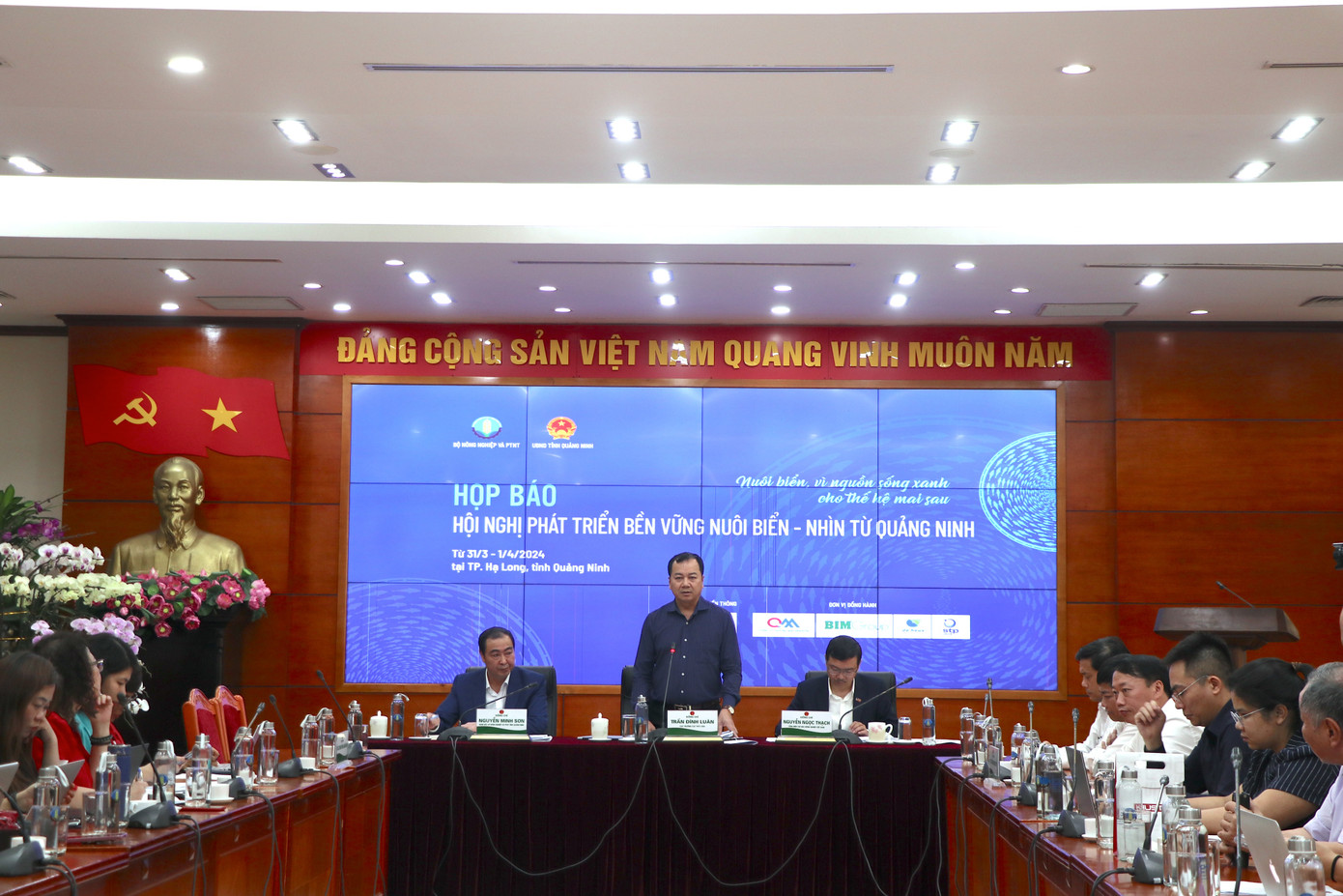 Cục trưởng cục Thủy sản Trần Đình Luận phát biểu trong khuôn khổ buổi họp báo.