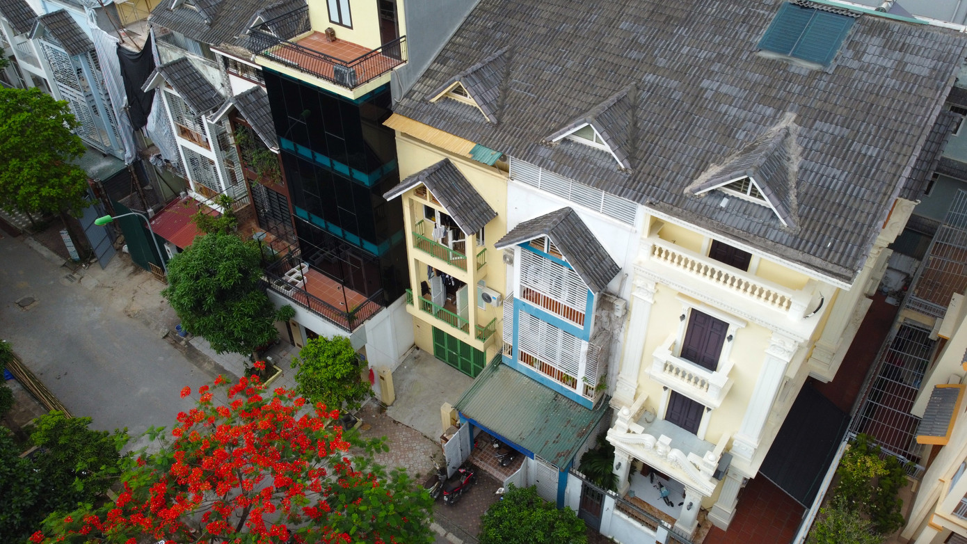 Anh Tùng - một môi giới tại khu vực Hoài Đức cho biết, nhà đẹp hoàn thiện đầy đủ có giá 40 triệu đồng/tháng, 5 tầng, 10 phòng còn căn thô chỉ 8 đến 10 triệu đồng/tháng. Người ở được nhiều mà chi phí đầu tư ít, thuê găm giữ làm nhà trọ chắc chắn sẽ sinh lời. Anh Tùng - một môi giới tại khu vực Hoài Đức cho biết, nhà đẹp hoàn thiện đầy đủ có giá 40 triệu đồng/tháng, 5 tầng, 10 phòng còn căn thô chỉ 8 đến 10 triệu đồng/tháng. Người ở được nhiều mà chi phí đầu tư ít, thuê găm giữ làm nhà trọ chắc chắn sẽ sinh lời.