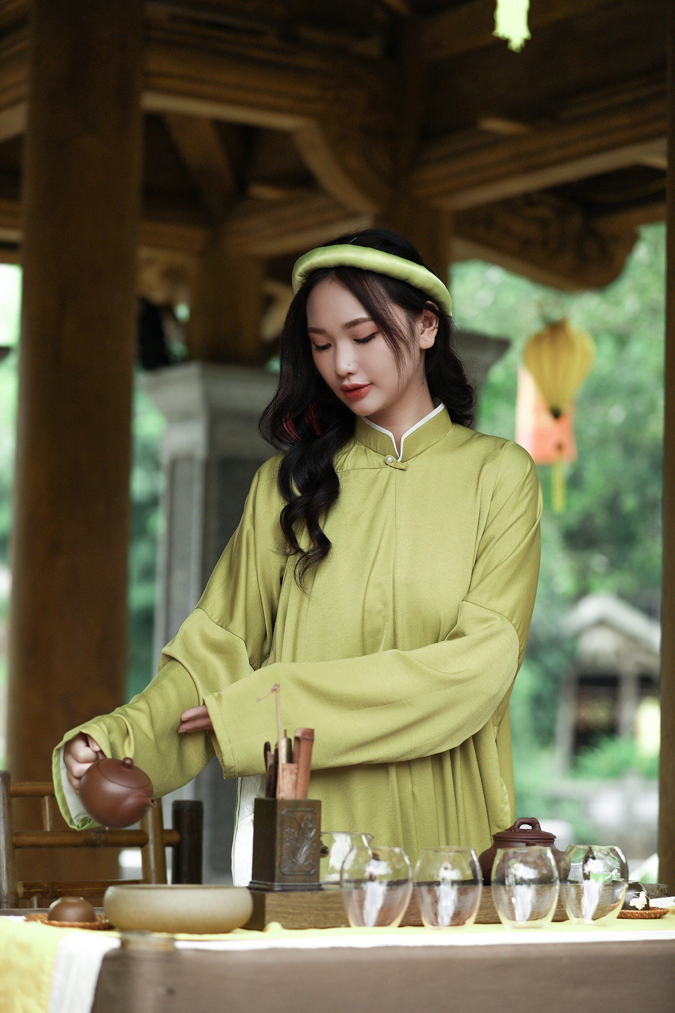 Diễn ra trong khuôn khổ lễ hội, cuộc thi ảnh "Người đẹp, áo dài và sen" nhằm tôn vinh trang phục truyền thống mang đậm dấu ấn lịch sử và văn hóa Việt Nam,