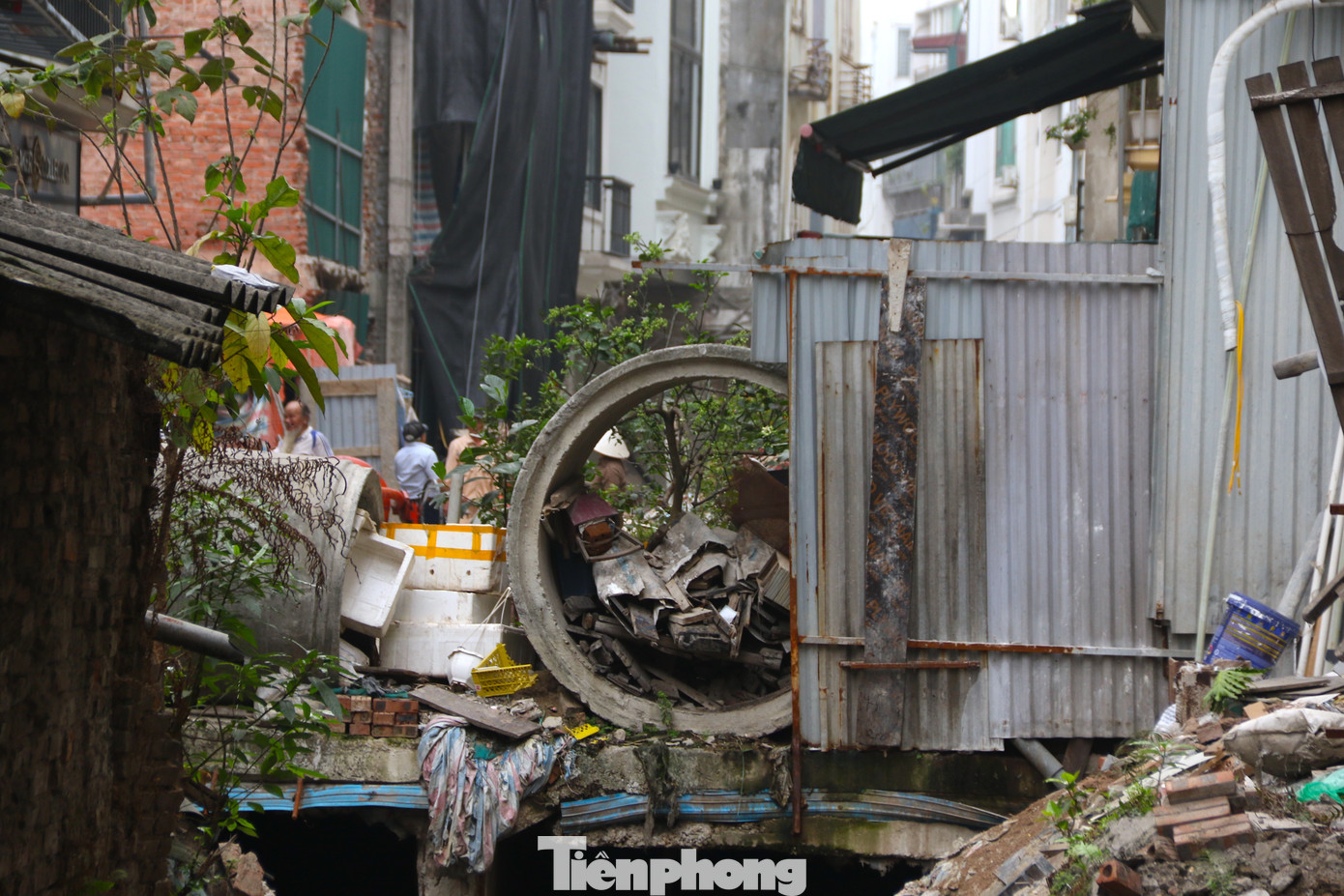 Công trình dang dở nhiều năm tại con ngõ 167 Thuỵ Khuê.