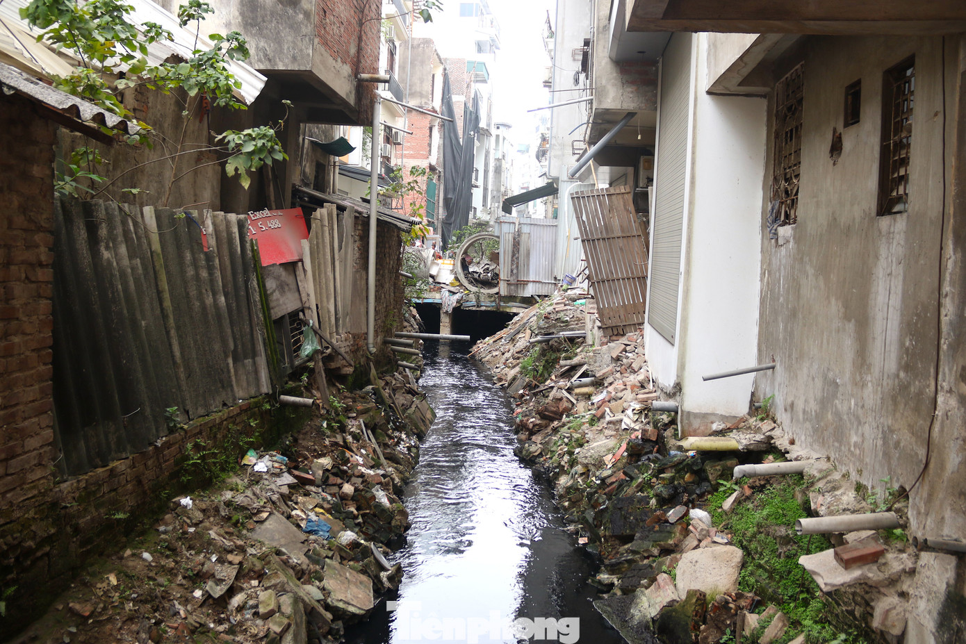 Cuối năm 2012, dự án cải thiện môi trường xung quanh mương thoát nước Thụy Khuê được khởi công với nguồn vốn 400 tỷ đồng do UBND quận Tây Hồ làm chủ đầu tư.