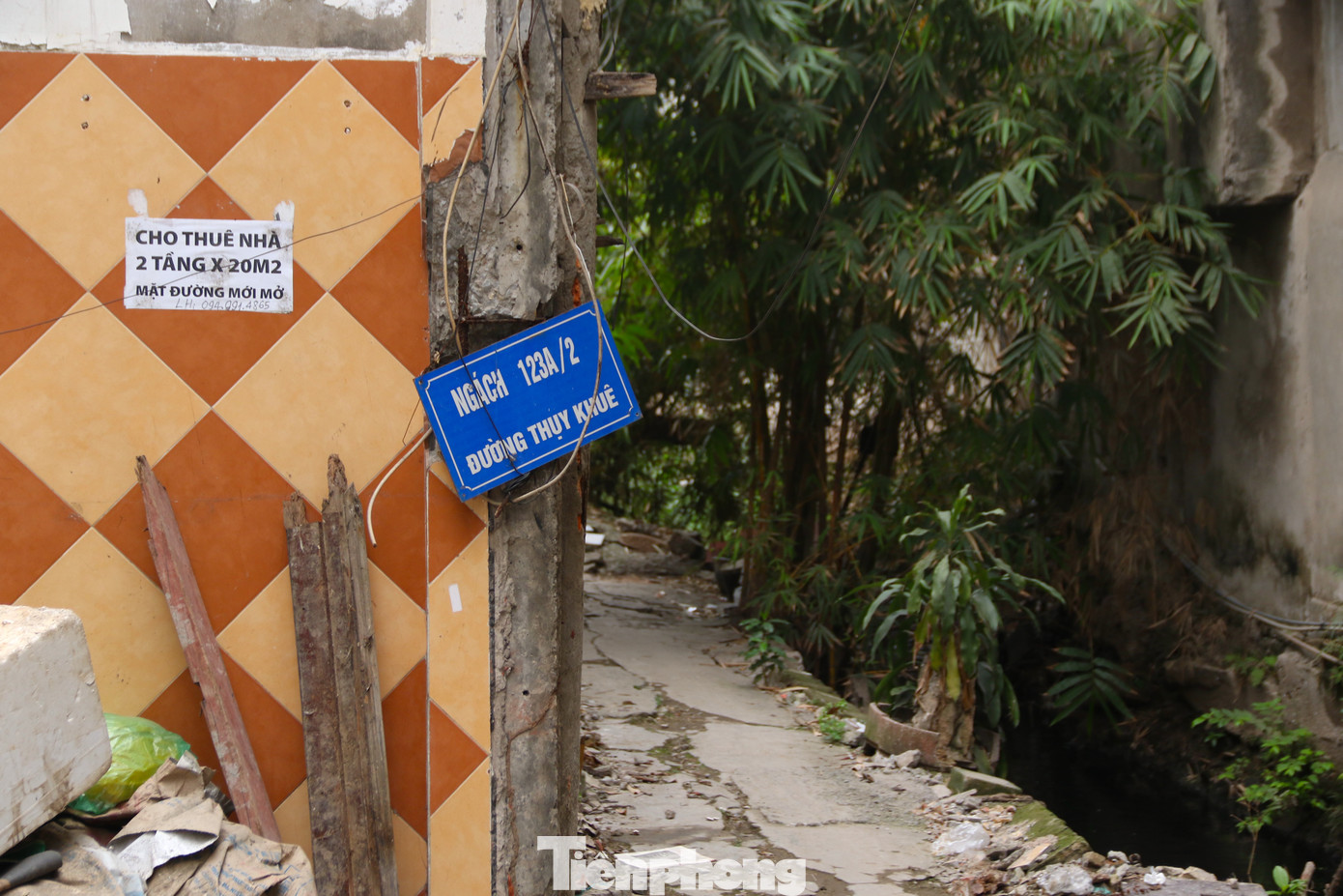 Đến thời điểm này, trên tuyến vẫn còn 3 điểm chưa được triển khai xây dựng, tạo ra những điểm mương lộ thiên gây mất vệ sinh môi trường, mỹ quan đô thị.