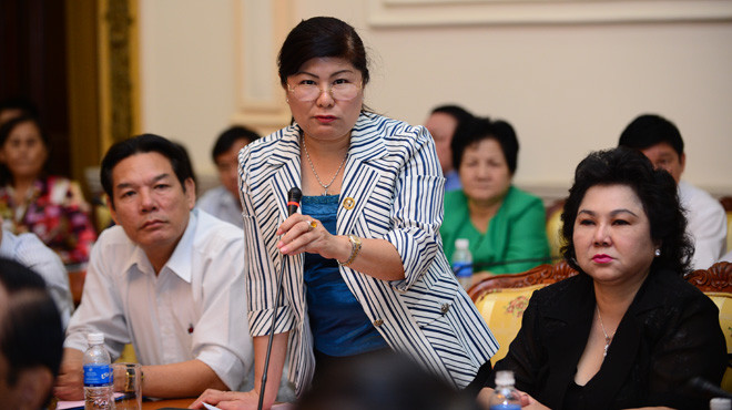 Bà Lại Thị Lan - chủ tịch Hiệp hội Cơ khí điện - kiến nghị ngân hàng nên giảm lãi suất cho vay xuống còn 10-12%/năm- Ảnh: Thuận Thắng . Bà Lại Thị Lan - chủ tịch Hiệp hội Cơ khí điện - kiến nghị ngân hàng nên giảm lãi suất cho vay xuống còn 10-12%/năm- Ảnh: Thuận Thắng