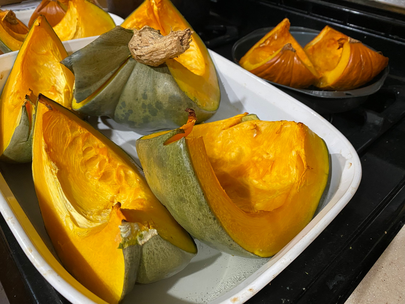 Bí đỏ chứa nhiều vitamin A, yếu tố giúp tăng trưởng xương.