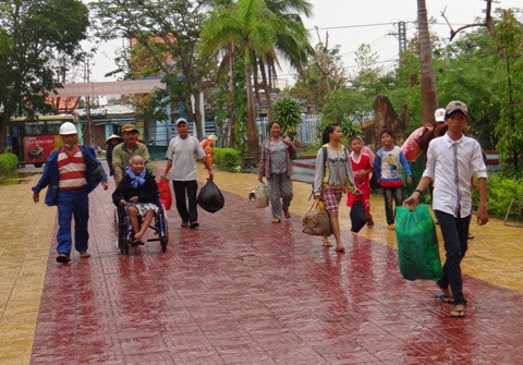 Người dân bắt đầu di dời về nơi ở cũ