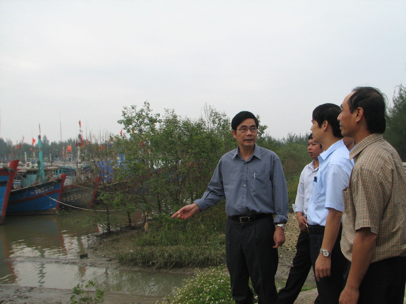 Bộ trưởng Bộ Nông nghiệp và Phát triển nông thôn Cao Đức Phát kiểm tra, chỉ đạo công tác phòng chống bão số 8 tại Thanh Hóa. Ảnh: Hoàng Lam. Bộ trưởng Bộ Nông nghiệp và Phát triển nông thôn Cao Đức Phát kiểm tra, chỉ đạo công tác phòng chống bão số 8 tại Thanh Hóa. Ảnh: Hoàng Lam