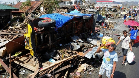 Biết bao gia đình ly tán trong cơn cuồng nộ của bão Haiyan. Biết bao gia đình ly tán trong cơn cuồng nộ của bão