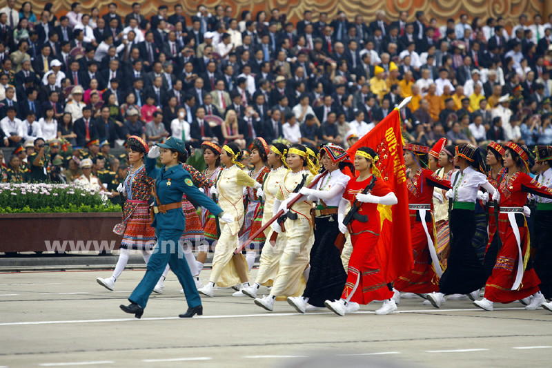 Toàn cảnh lễ diễu binh, diễu hành mừng Đại lễ ảnh 13