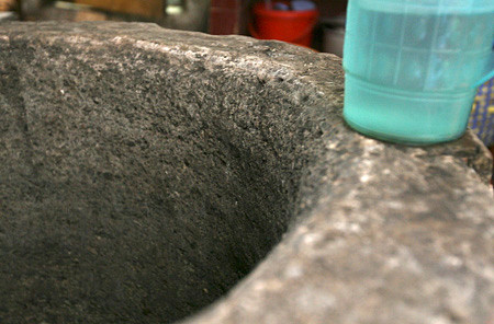 Giếng có độ sâu khoảng 7 - 8m, trước đây là nguồn nước chính của 