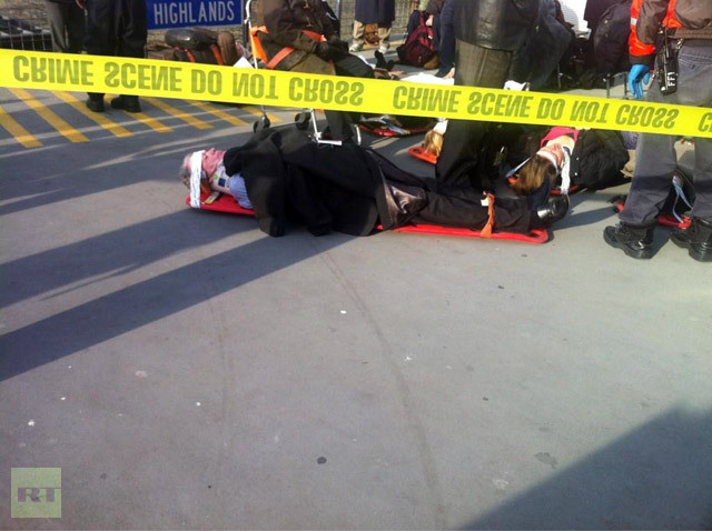 11 người trong số 74 người bị thương đang trong tình trạng nguy kịch . 11 người trong số 74 người bị thương đang trong tình trạng nguy kịch