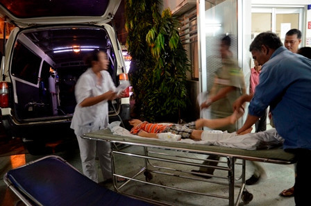 Bé trai 6 tuổi bị cha dượng đánh bầm dập, gãy tay chân ảnh 3